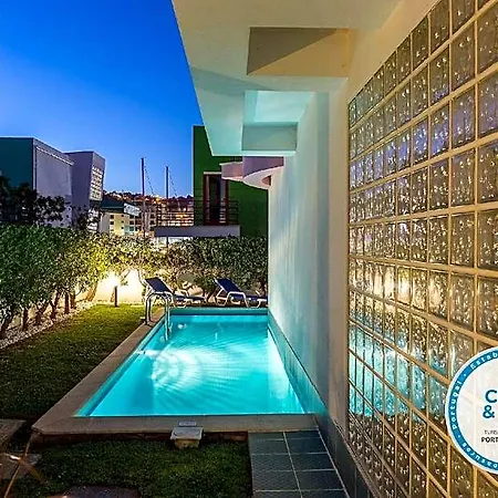 With Private Pool, Garden, Terrace And Marina View فندق 3*