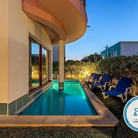 With Private Pool, Garden, Terrace And Marina View فندق