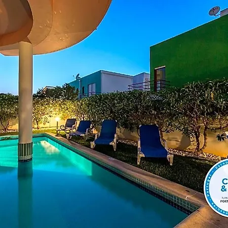 With Private Pool, Garden, Terrace And Marina View فندق