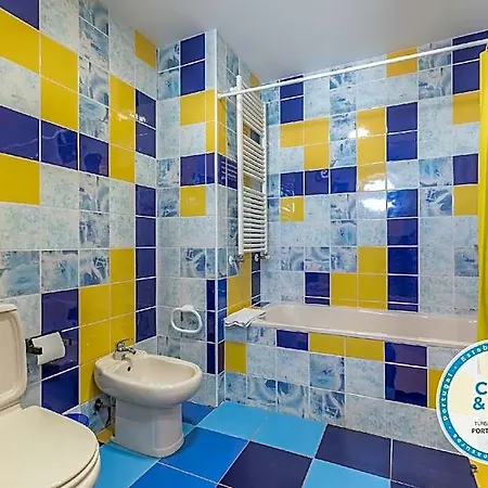 With Private Pool, Garden, Terrace And Marina View فندق 3*